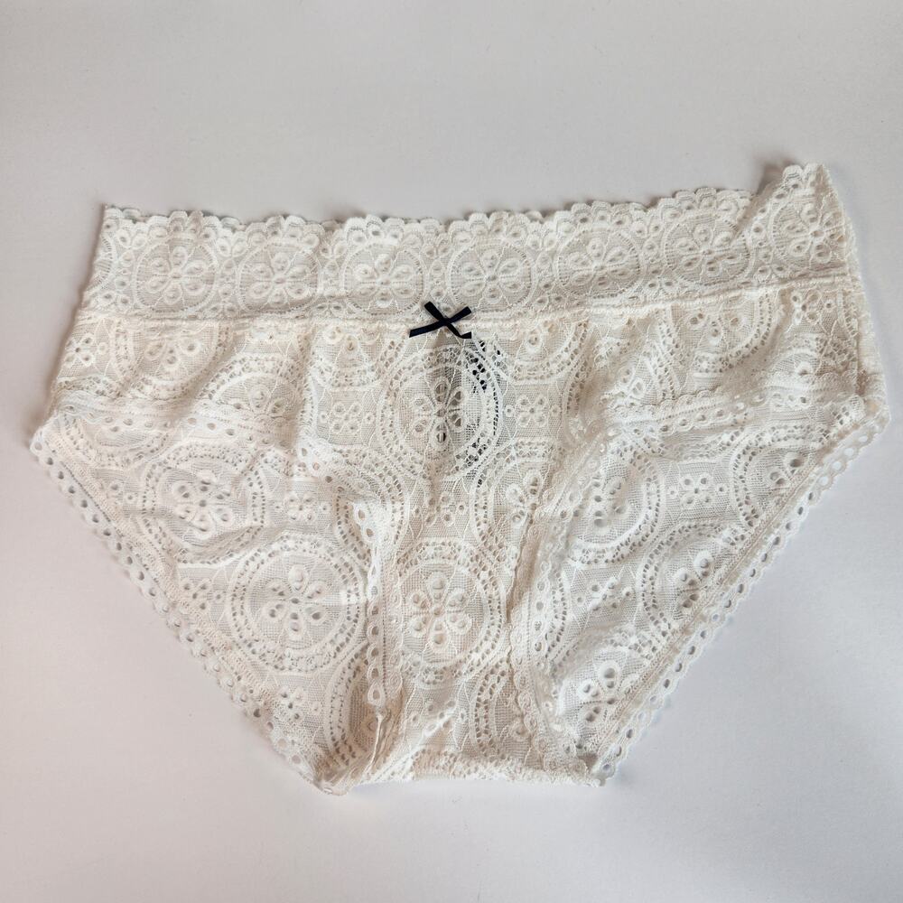 Victoria's Secret PINK Cream White Stretch Lace Hiphugger Panty - Medium